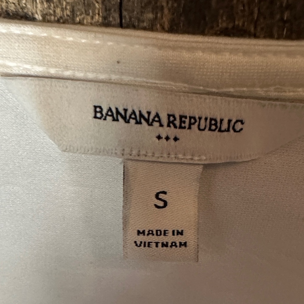 Banana Republic Cream V-Neck Long Sleeve Top - Picture 2 of 5